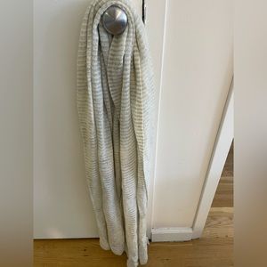 White + Warren 100% cashmere scarf